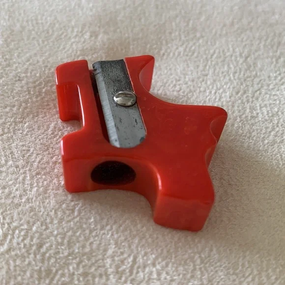Vintage Red Bakelite 1930s Scotty Dog Pencil Sharpener - Picture 4 of 7